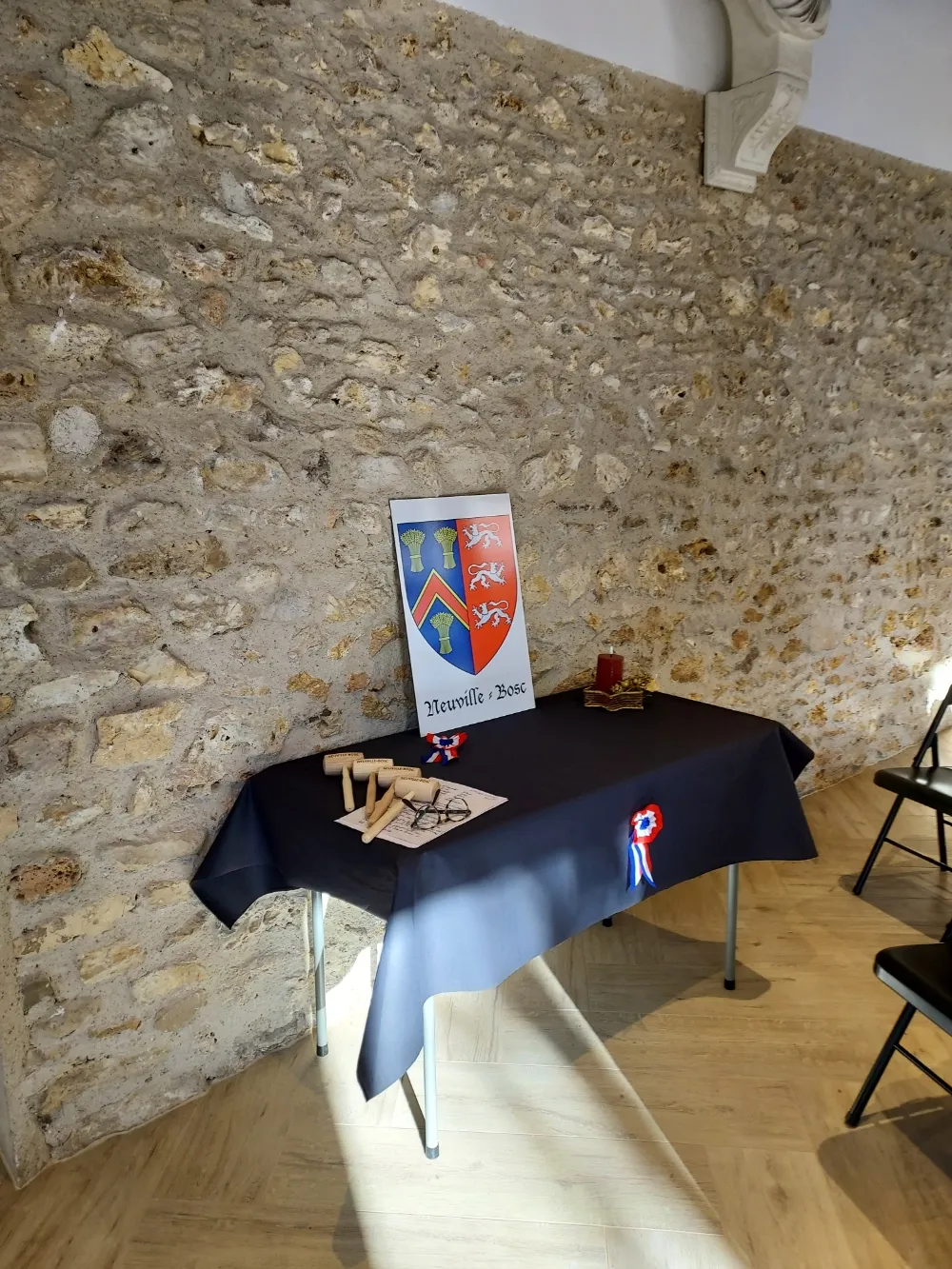 Le 28 février découverte de la Mairie réhabilité...
De grands espaces lumineux !
Une atmosphère chaleureuse !
De l'originalité quant à la déco !!!